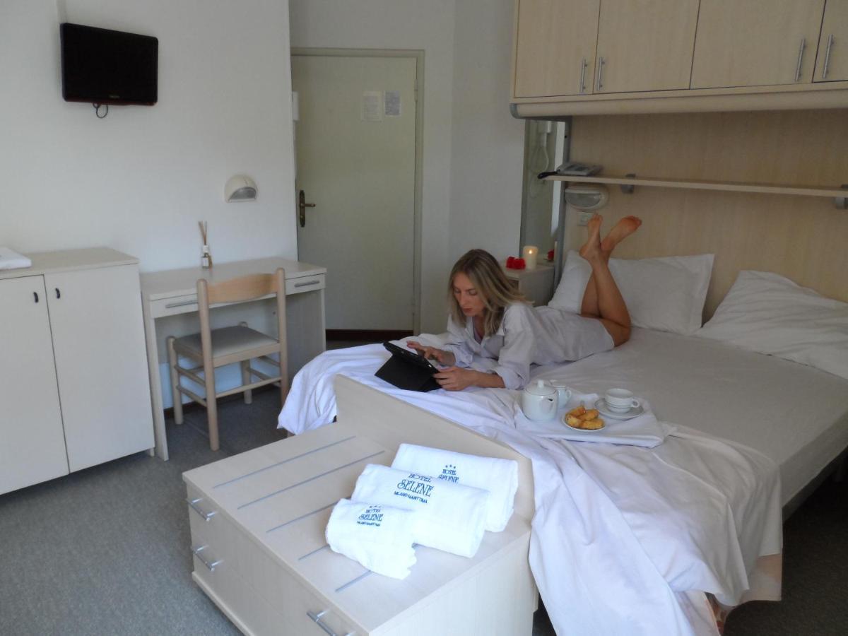 Hotel Selene Milano Marittima Exterior photo